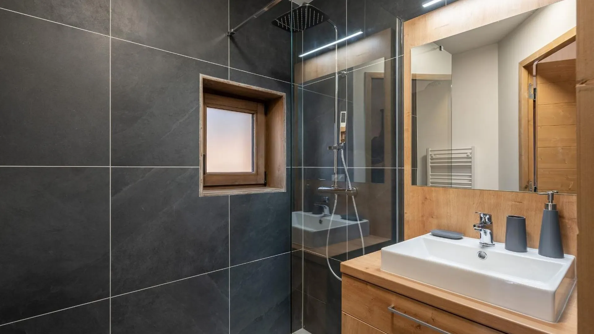 Apartment Ascar Alpe D'Huez - By Emerald Stay